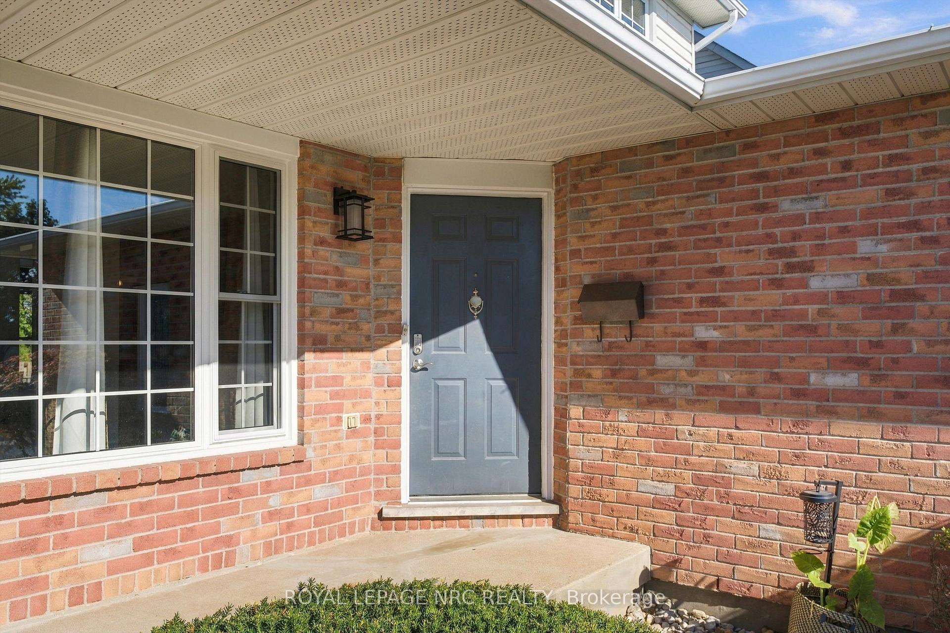 Photo 3 of 158 Confederation Avenue, Thorold, Confederation Heights — HOMEH