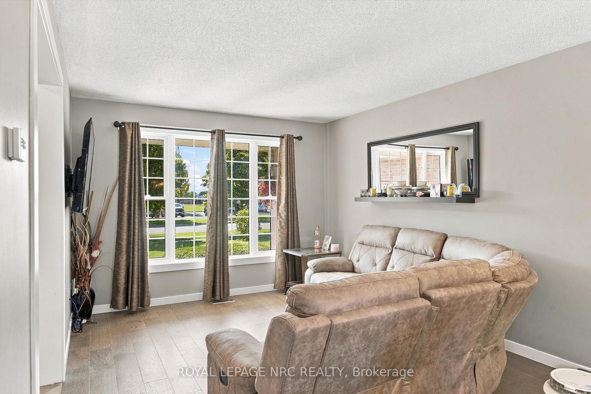 Photo 7 of 158 Confederation Avenue, Thorold, Confederation Heights — HOMEH