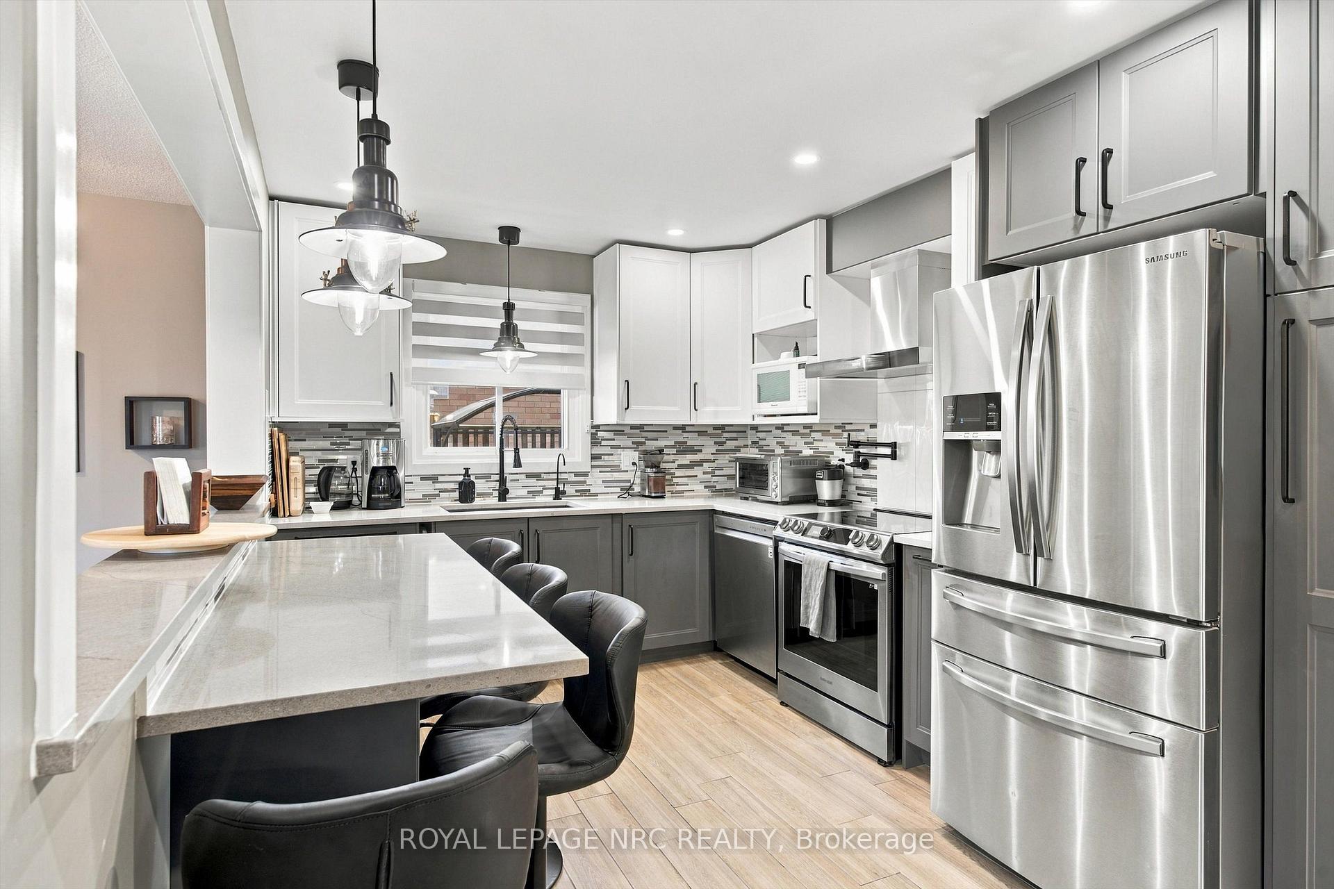 Photo 10 of 158 Confederation Avenue, Thorold, Confederation Heights — HOMEH