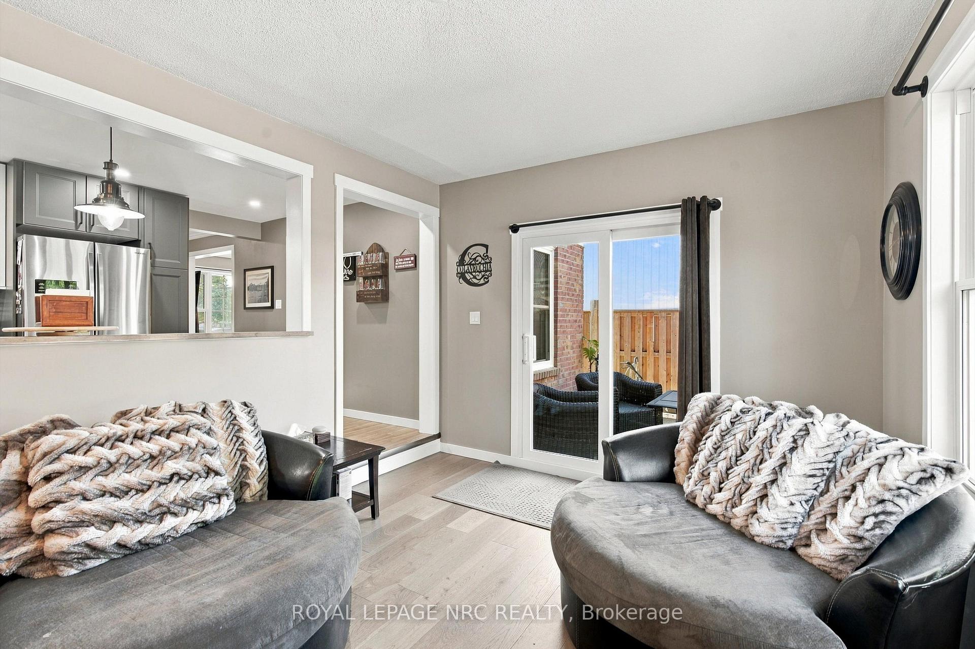 Photo 12 of 158 Confederation Avenue, Thorold, Confederation Heights — HOMEH