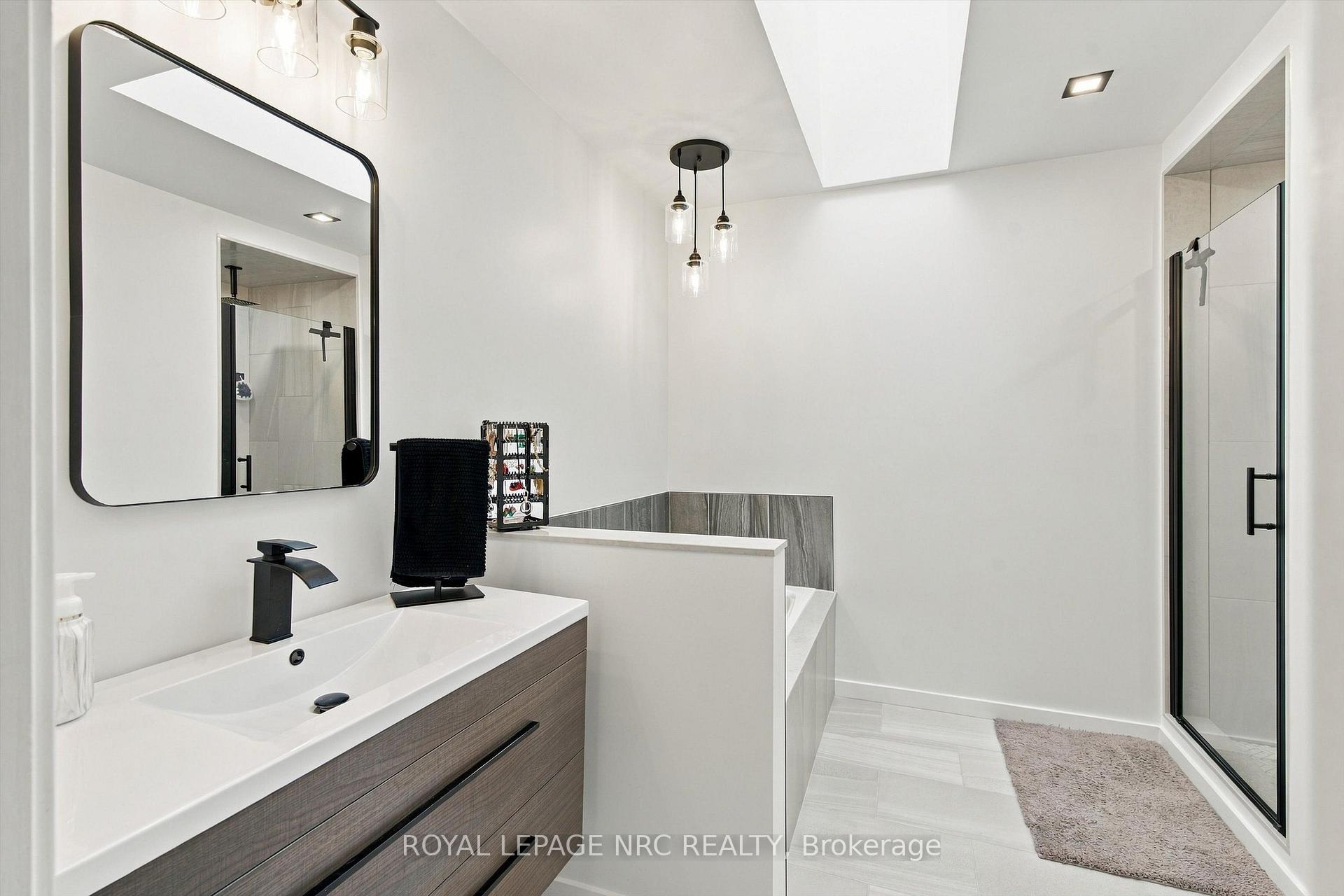 Photo 18 of 158 Confederation Avenue, Thorold, Confederation Heights — HOMEH