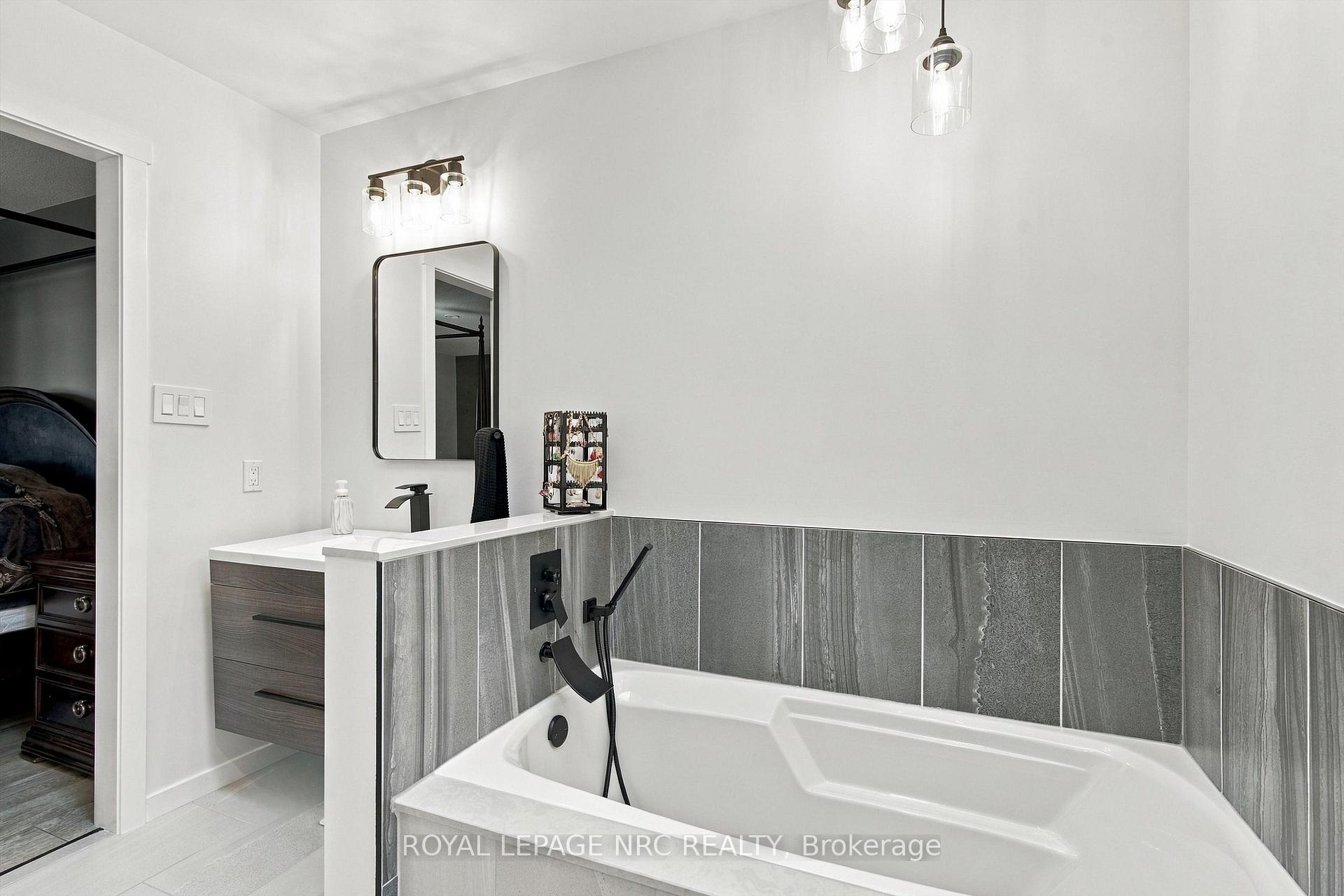 Photo 19 of 158 Confederation Avenue, Thorold, Confederation Heights — HOMEH