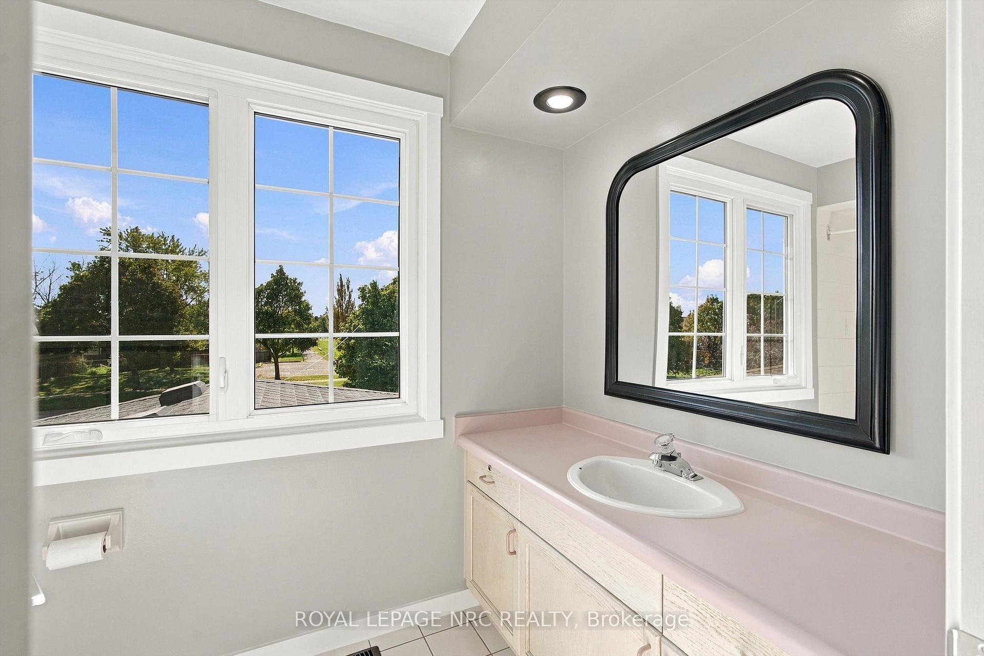 Photo 25 of 158 Confederation Avenue, Thorold, Confederation Heights — HOMEH