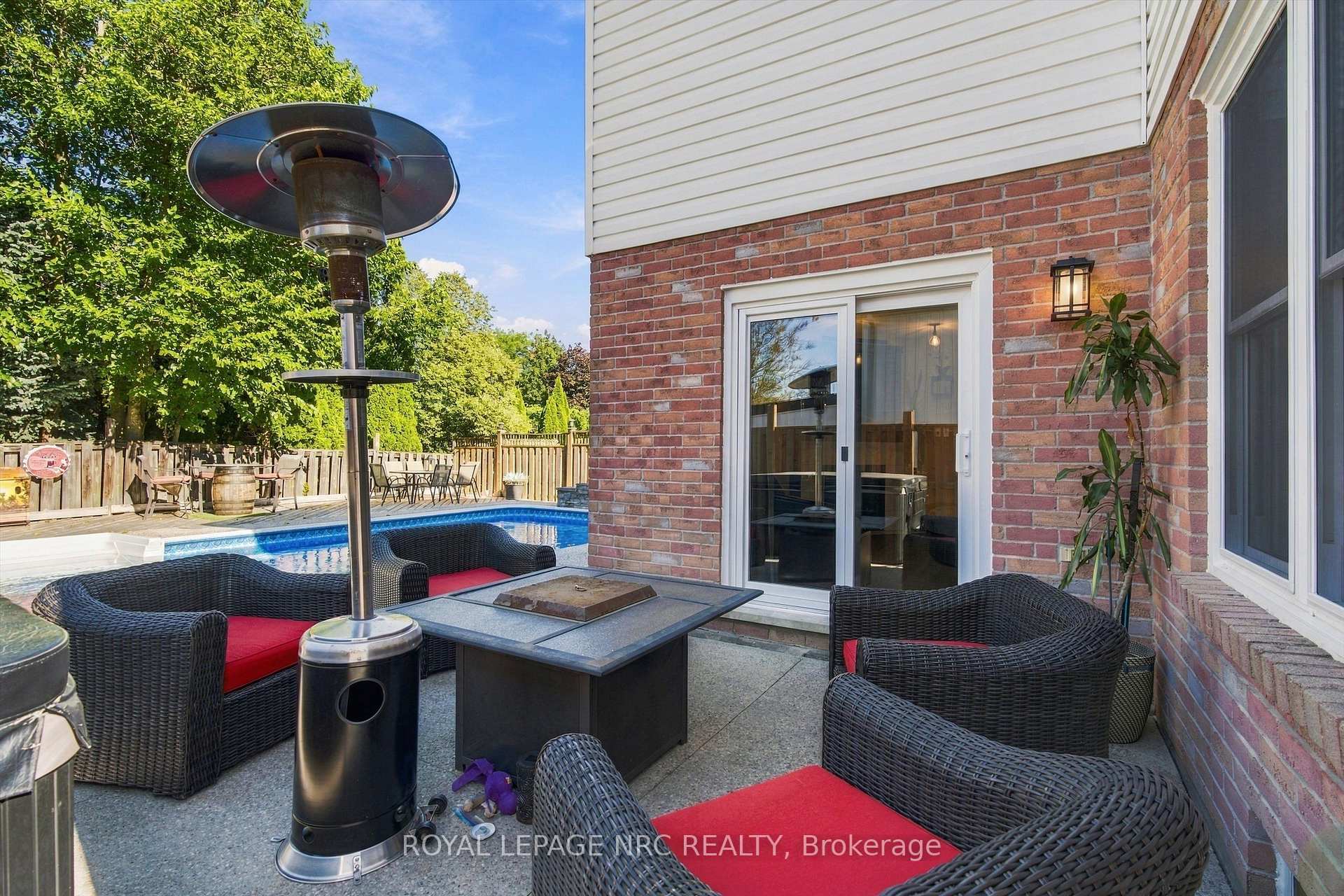 Photo 33 of 158 Confederation Avenue, Thorold, Confederation Heights — HOMEH