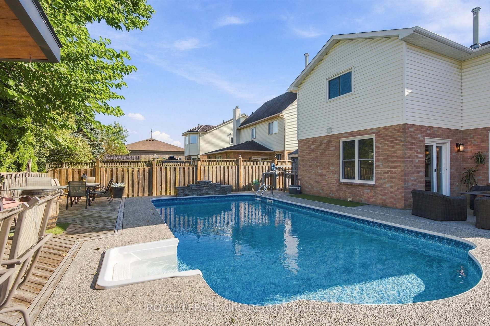 Photo 38 of 158 Confederation Avenue, Thorold, Confederation Heights — HOMEH