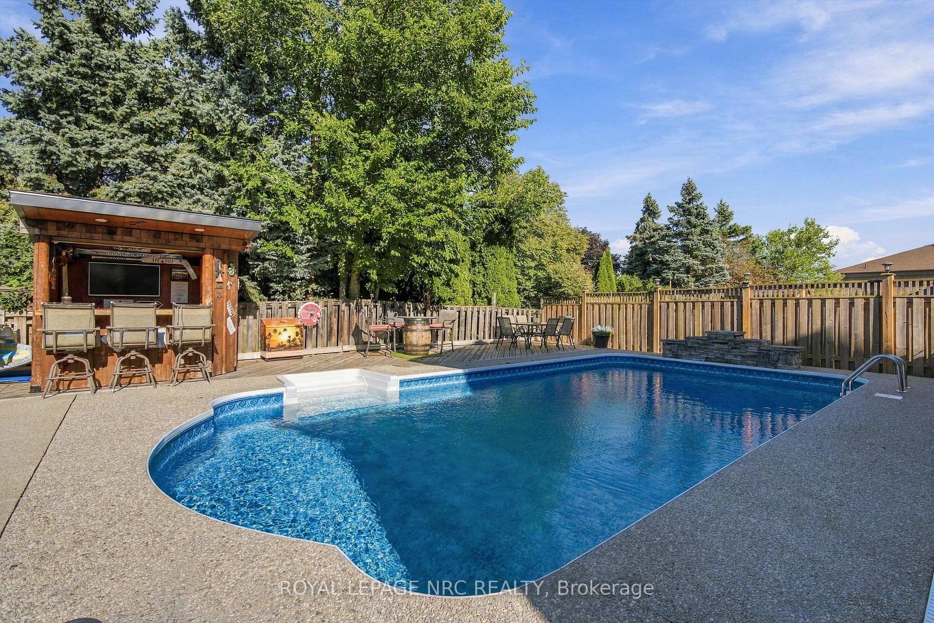 Photo 39 of 158 Confederation Avenue, Thorold, Confederation Heights — HOMEH