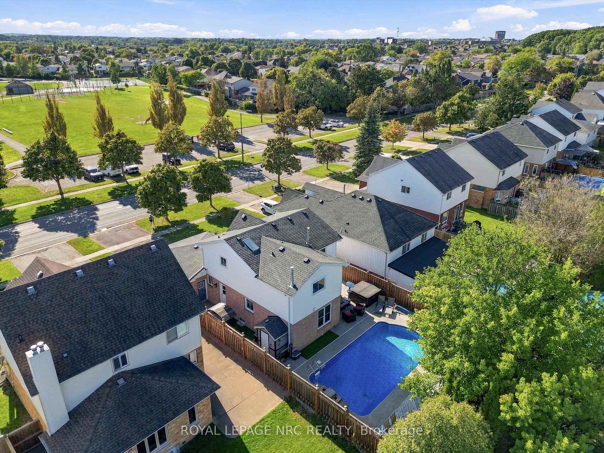 Photo 41 of 158 Confederation Avenue, Thorold, Confederation Heights — HOMEH