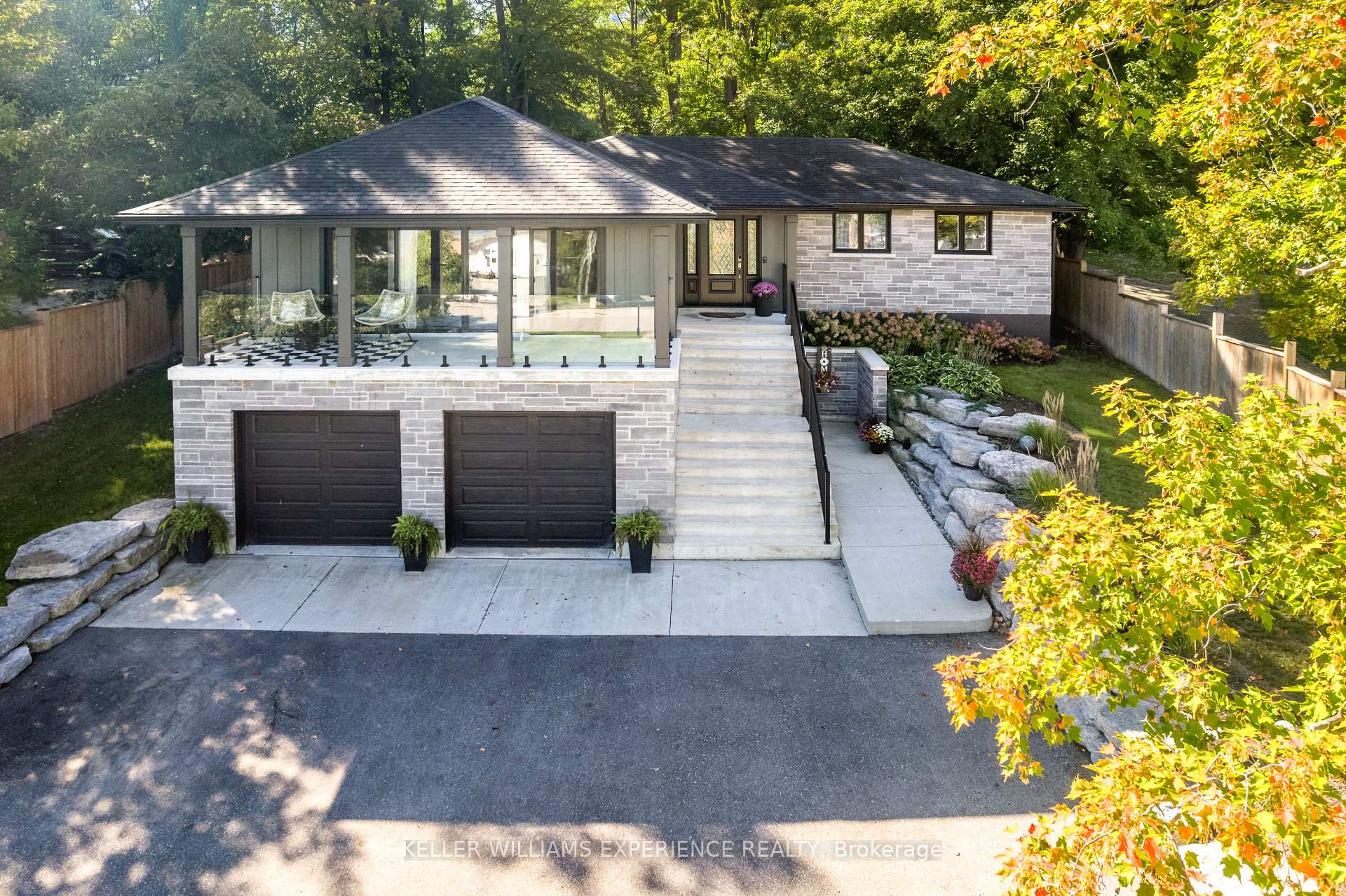 Photo 2 of 41 Little Lake Drive, Barrie, Little Lake — HOMEH