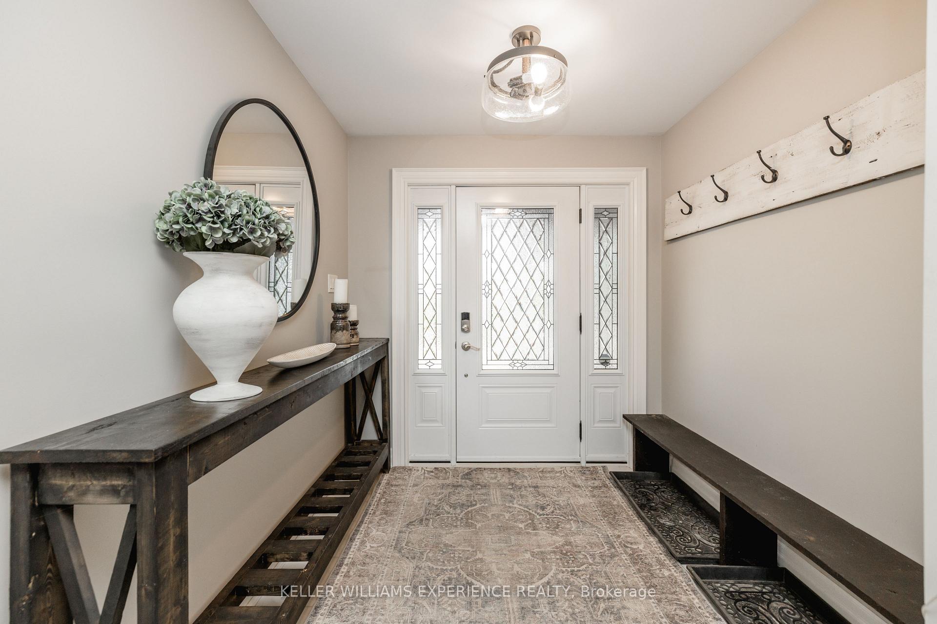 Photo 4 of 41 Little Lake Drive, Barrie, Little Lake — HOMEH