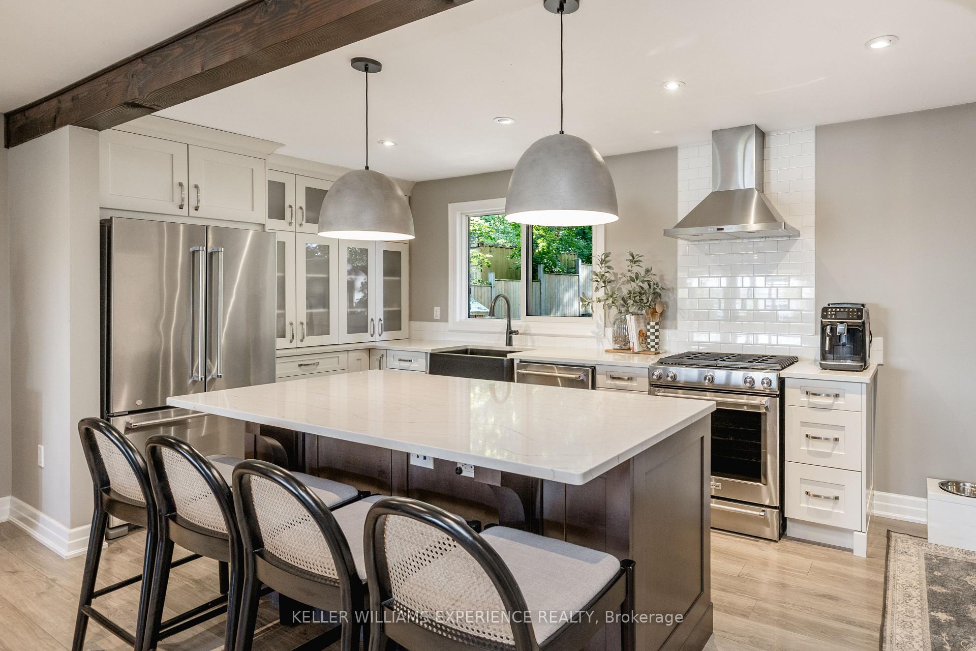 Photo 7 of 41 Little Lake Drive, Barrie, Little Lake — HOMEH