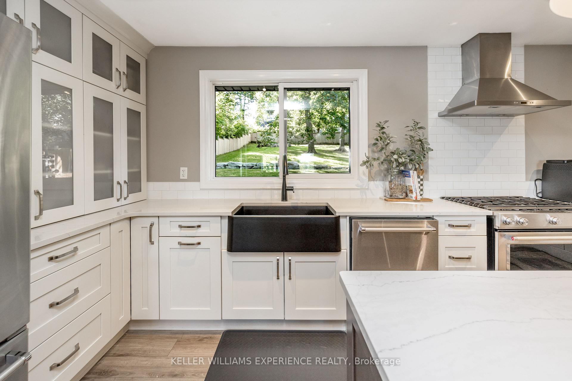 Photo 9 of 41 Little Lake Drive, Barrie, Little Lake — HOMEH