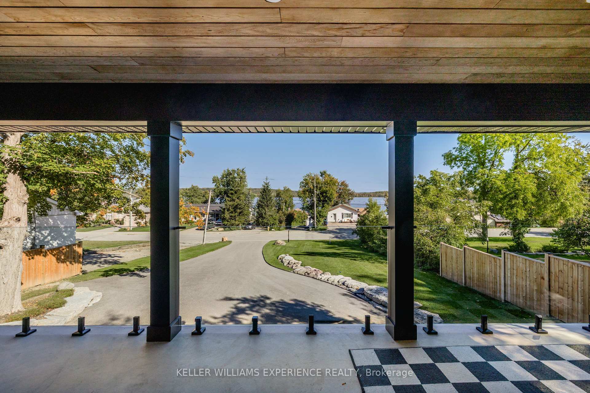 Photo 22 of 41 Little Lake Drive, Barrie, Little Lake — HOMEH