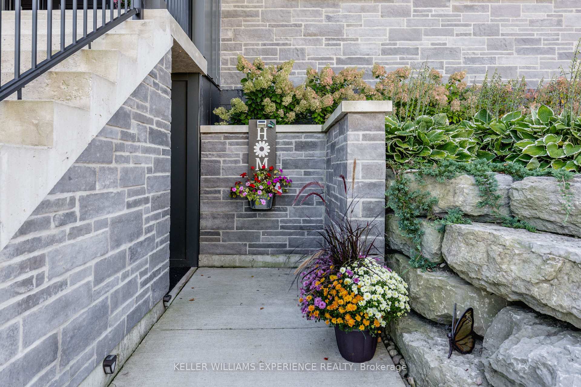 Photo 34 of 41 Little Lake Drive, Barrie, Little Lake — HOMEH