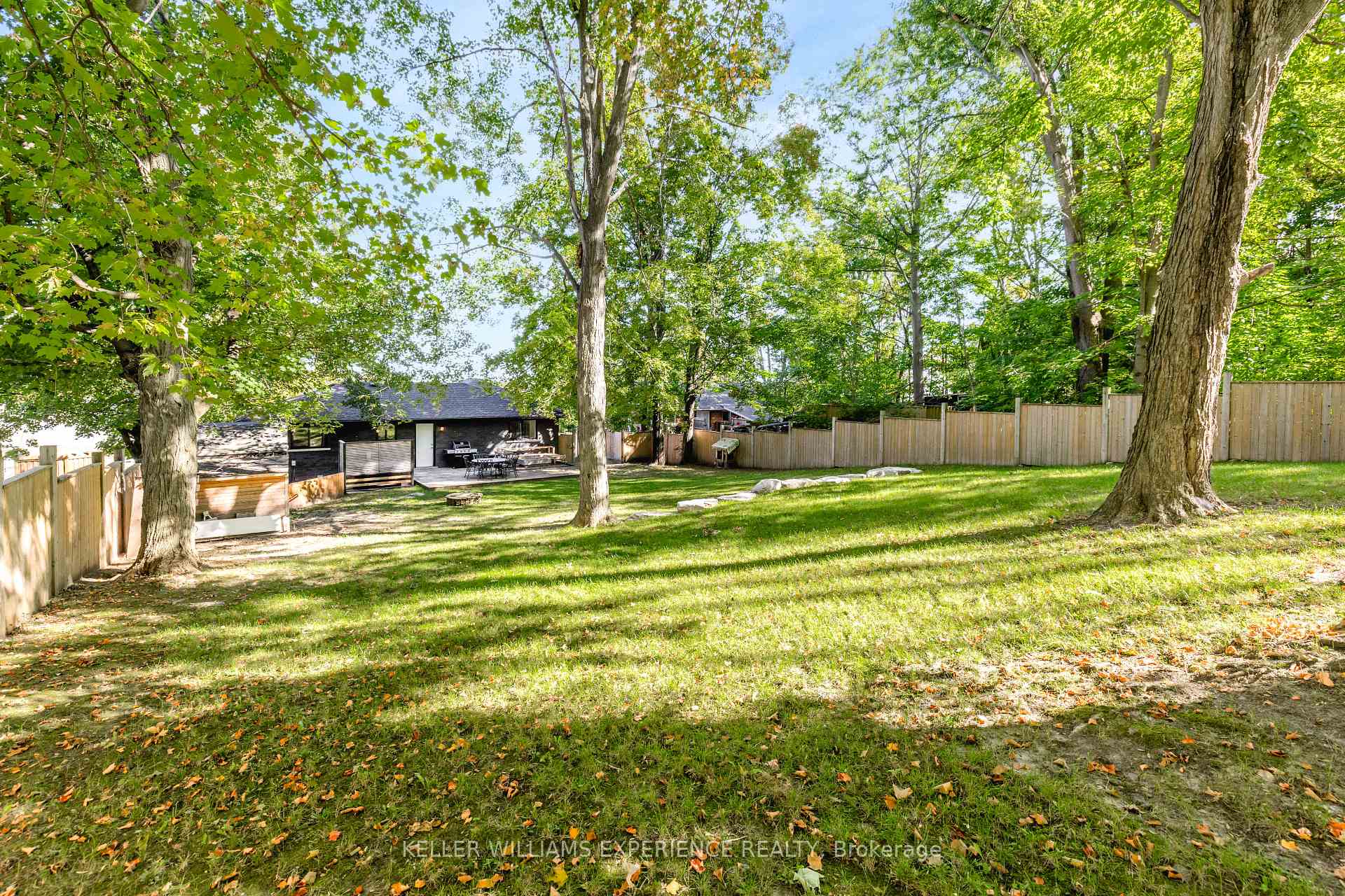 Photo 44 of 41 Little Lake Drive, Barrie, Little Lake — HOMEH