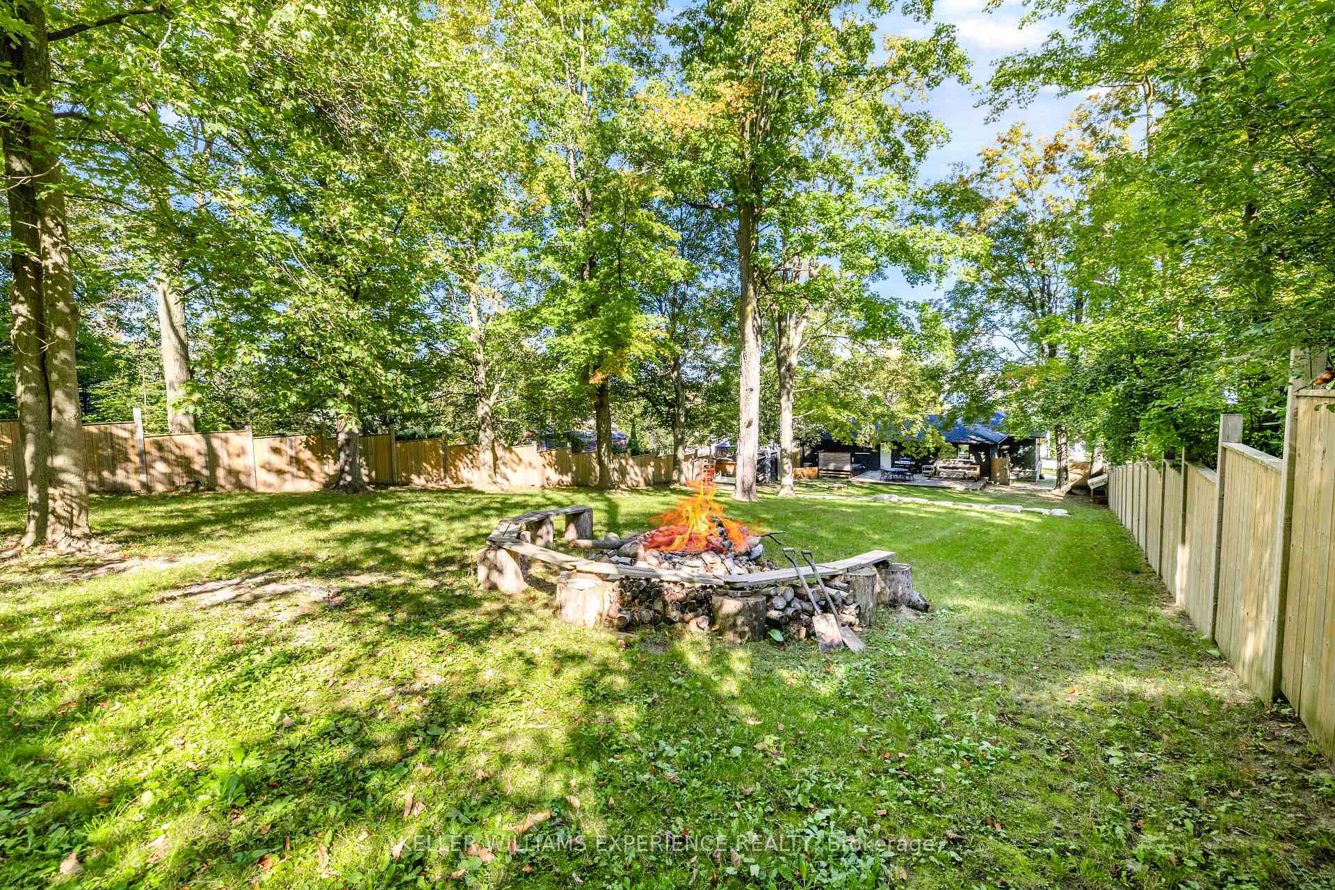 Photo 46 of 41 Little Lake Drive, Barrie, Little Lake — HOMEH