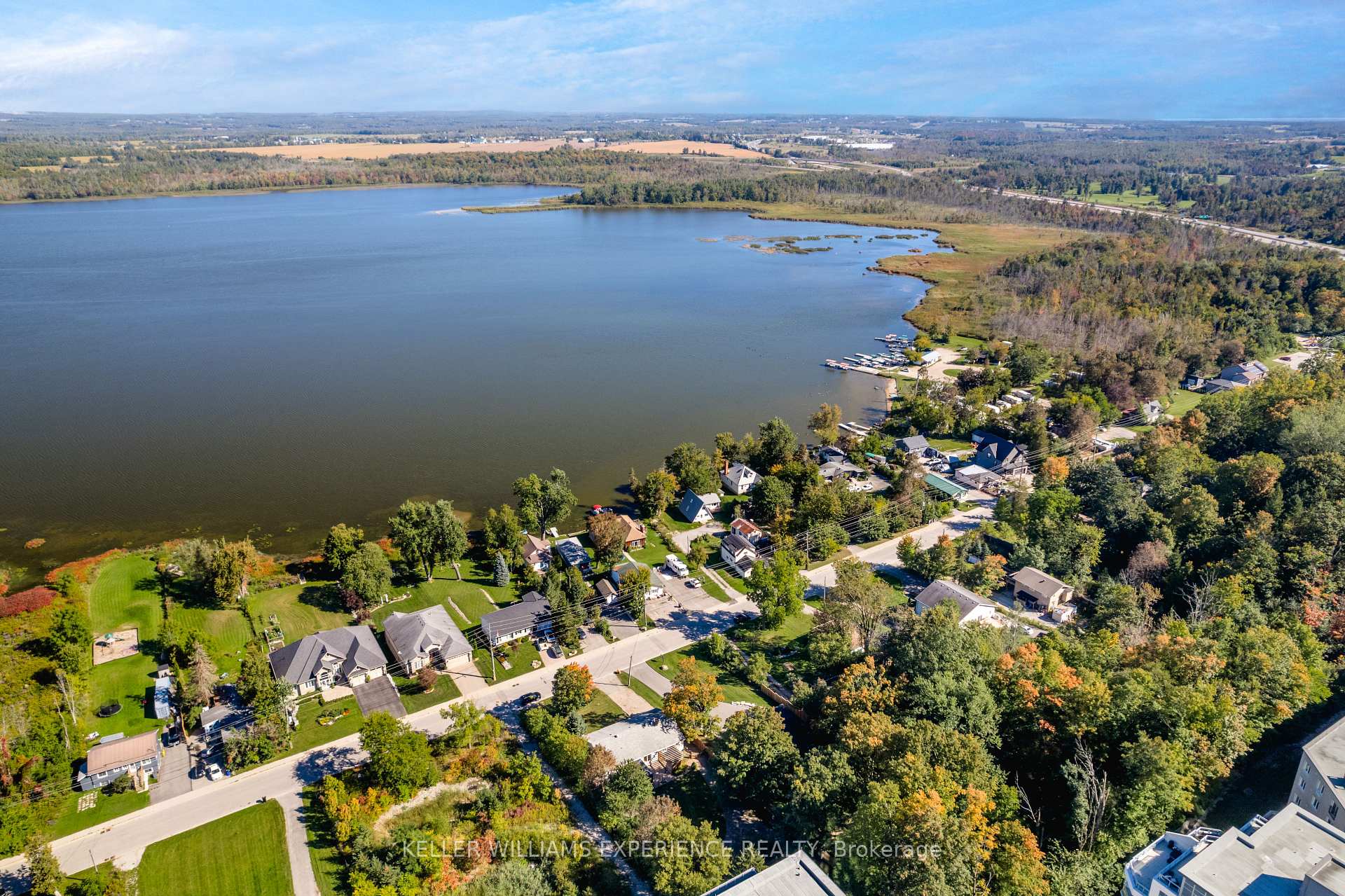 Photo 49 of 41 Little Lake Drive, Barrie, Little Lake — HOMEH