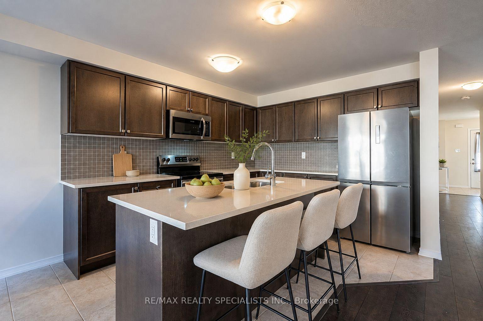 Photo 7 of 7734 Dockweed Drive, Niagara Falls, Brown — HOMEH