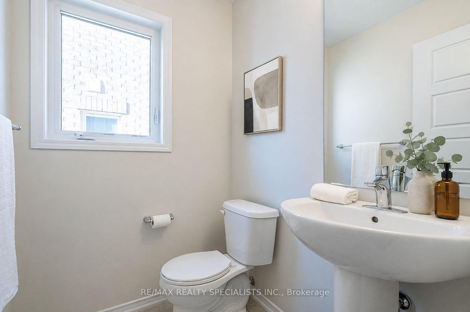 Photo 9 of 7734 Dockweed Drive, Niagara Falls, Brown — HOMEH
