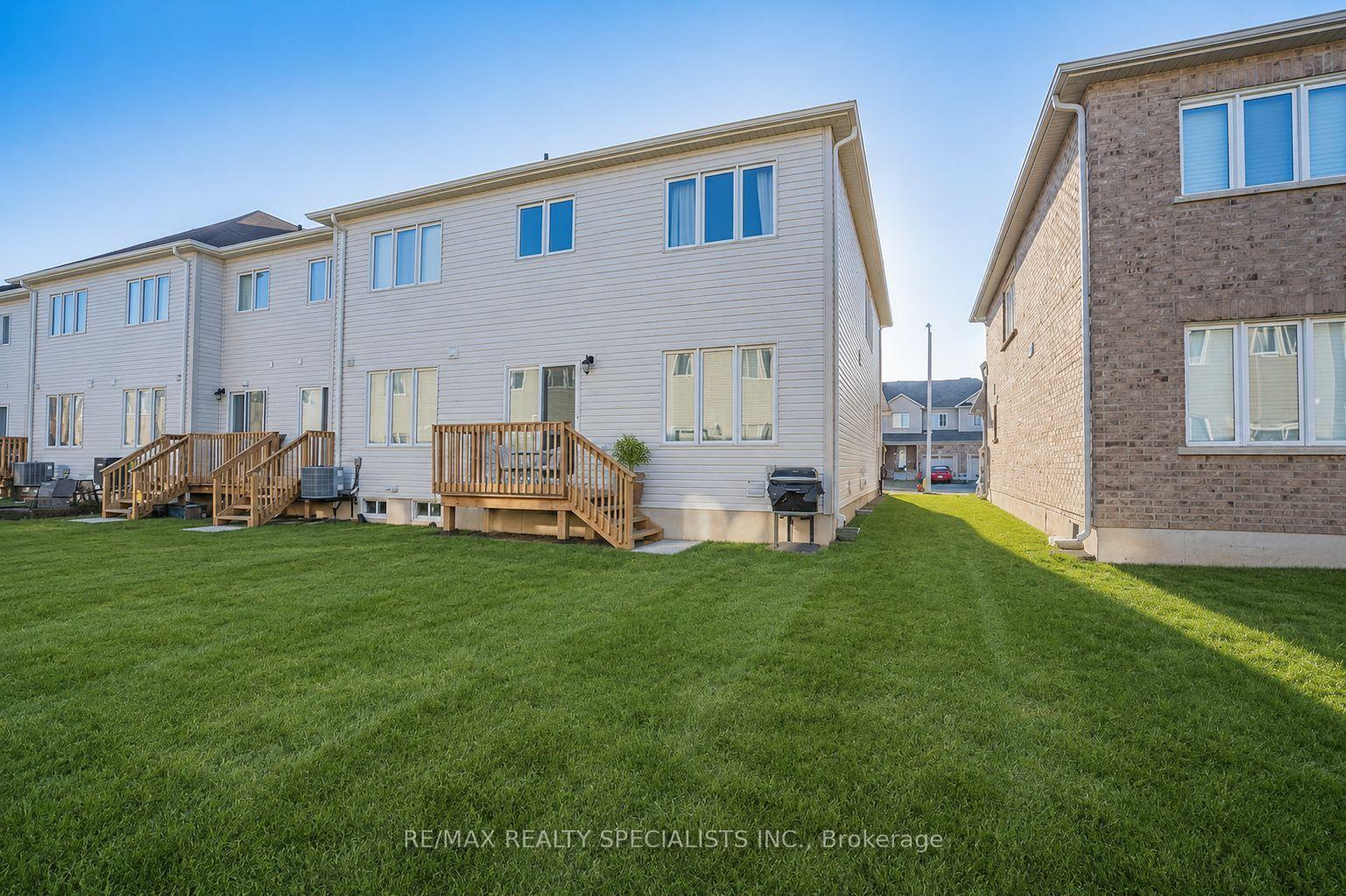 Photo 13 of 7734 Dockweed Drive, Niagara Falls, Brown — HOMEH
