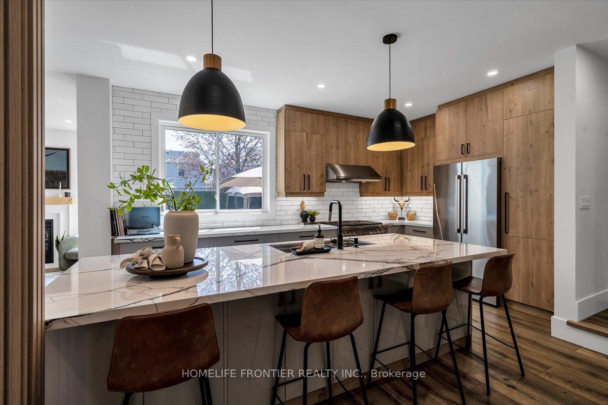 Photo 6 of 62 Russell Barton Lane, Uxbridge — HOMEH