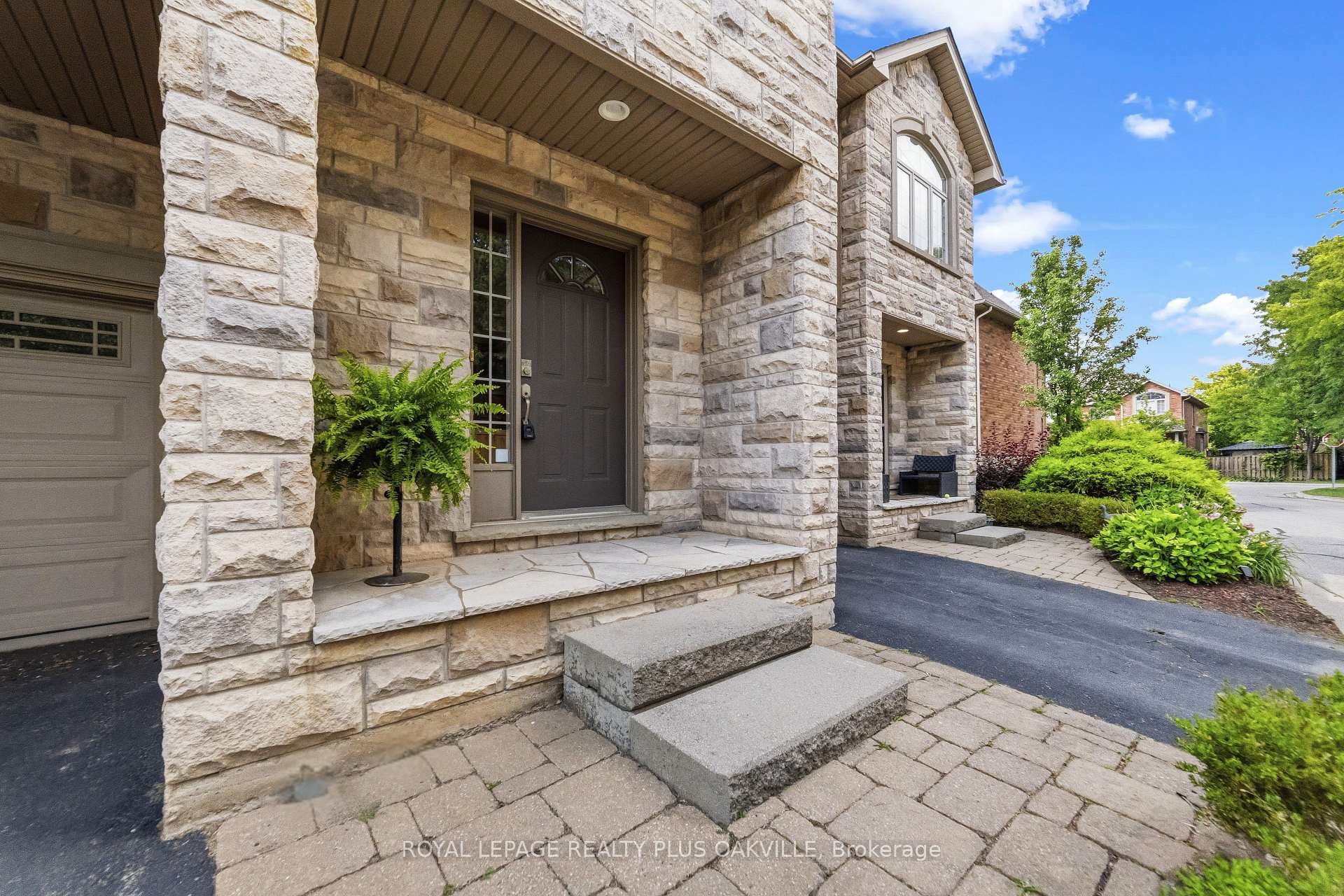 Photo 3 of Unit 24, 2282 Orchard Road, Burlington, Orchard — HOMEH