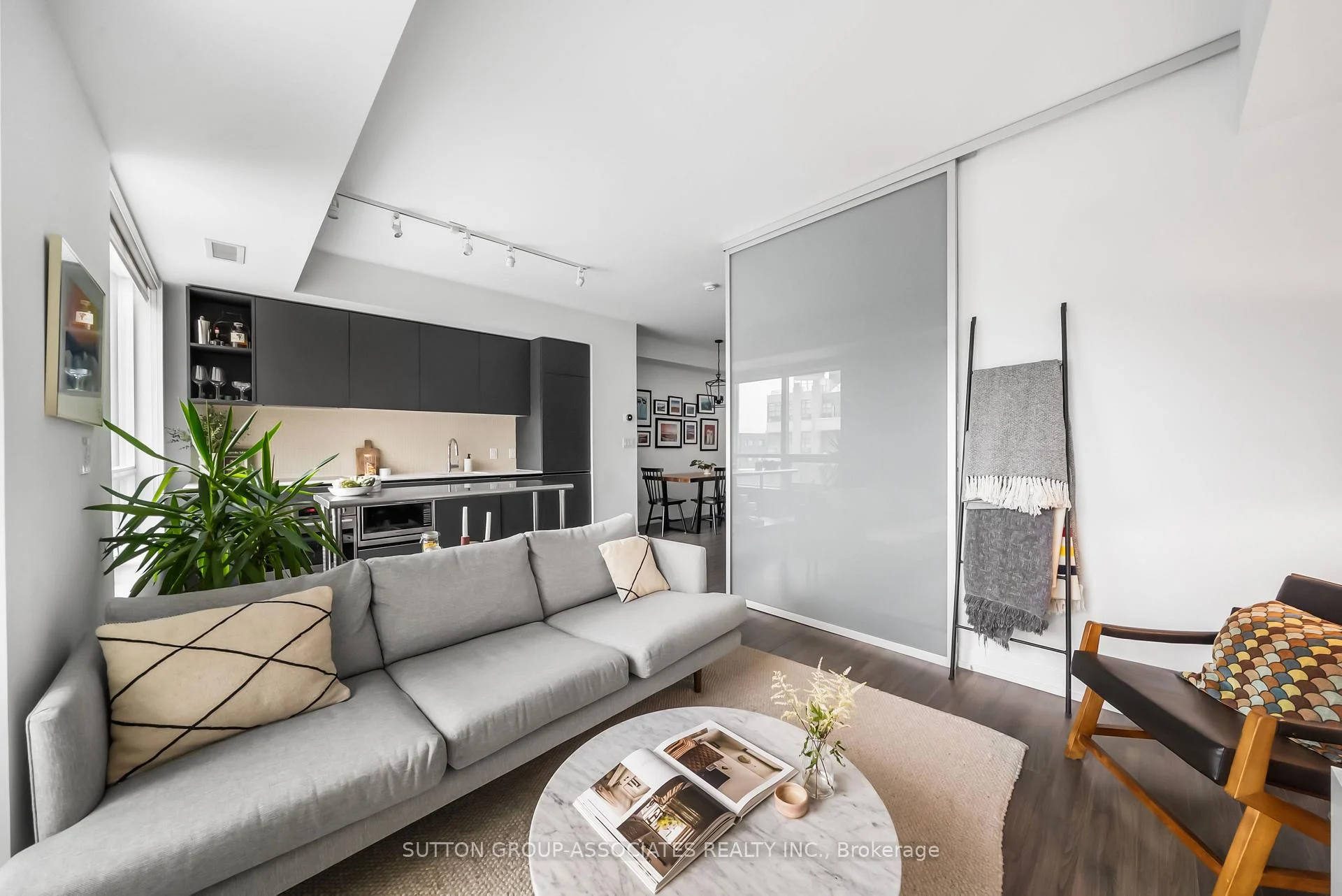 Photo 5 of Unit 502, 377 Madison Avenue, Toronto, Casa Loma — HOMEH