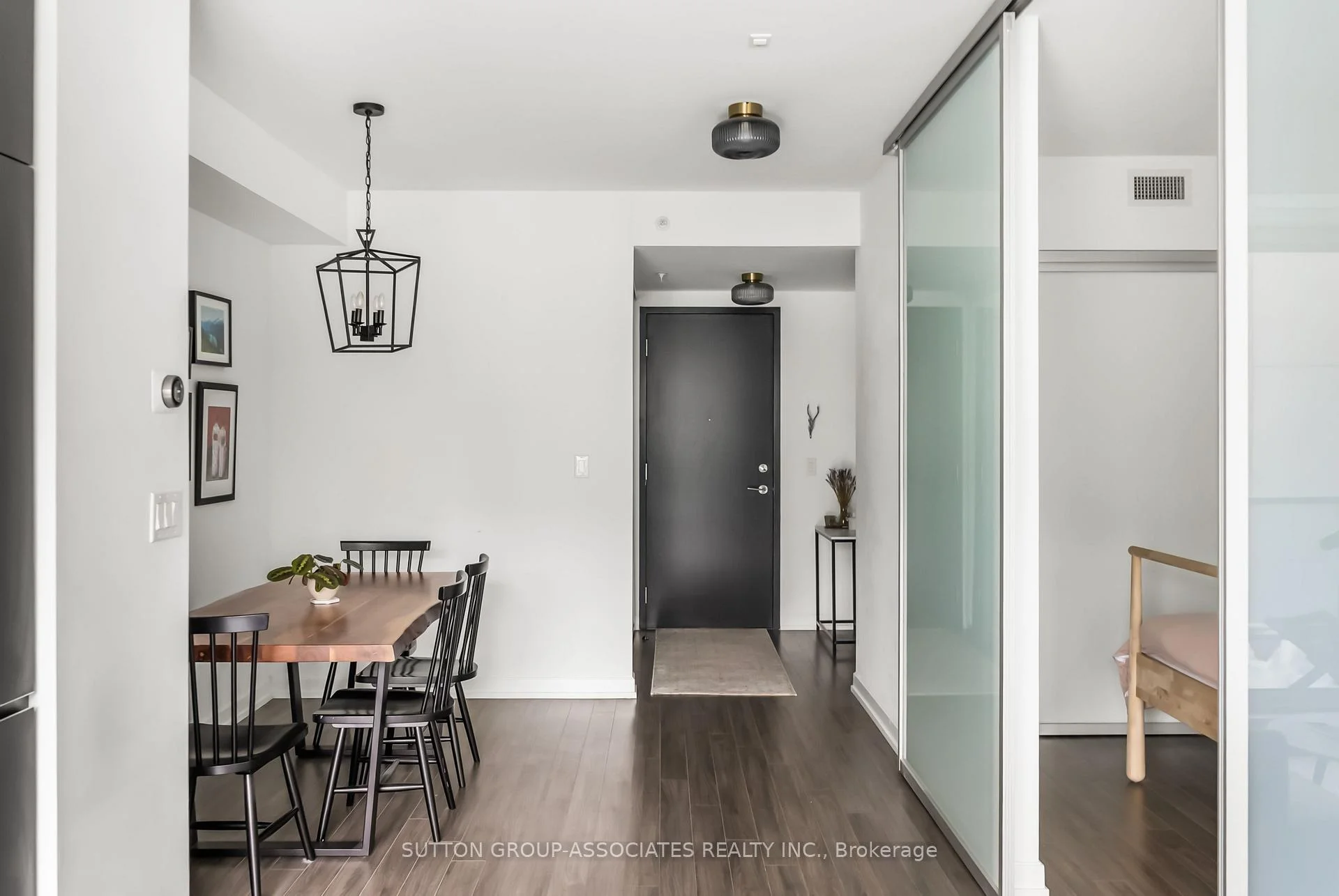 Photo 6 of Unit 502, 377 Madison Avenue, Toronto, Casa Loma — HOMEH