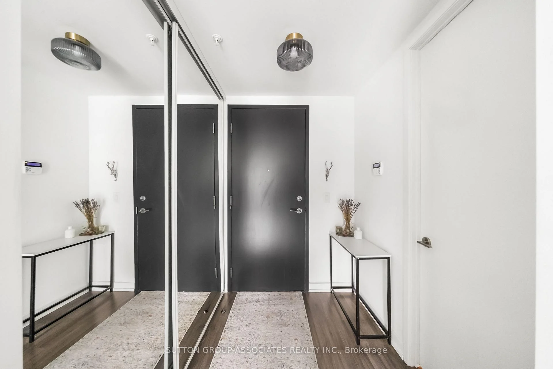 Photo 8 of Unit 502, 377 Madison Avenue, Toronto, Casa Loma — HOMEH