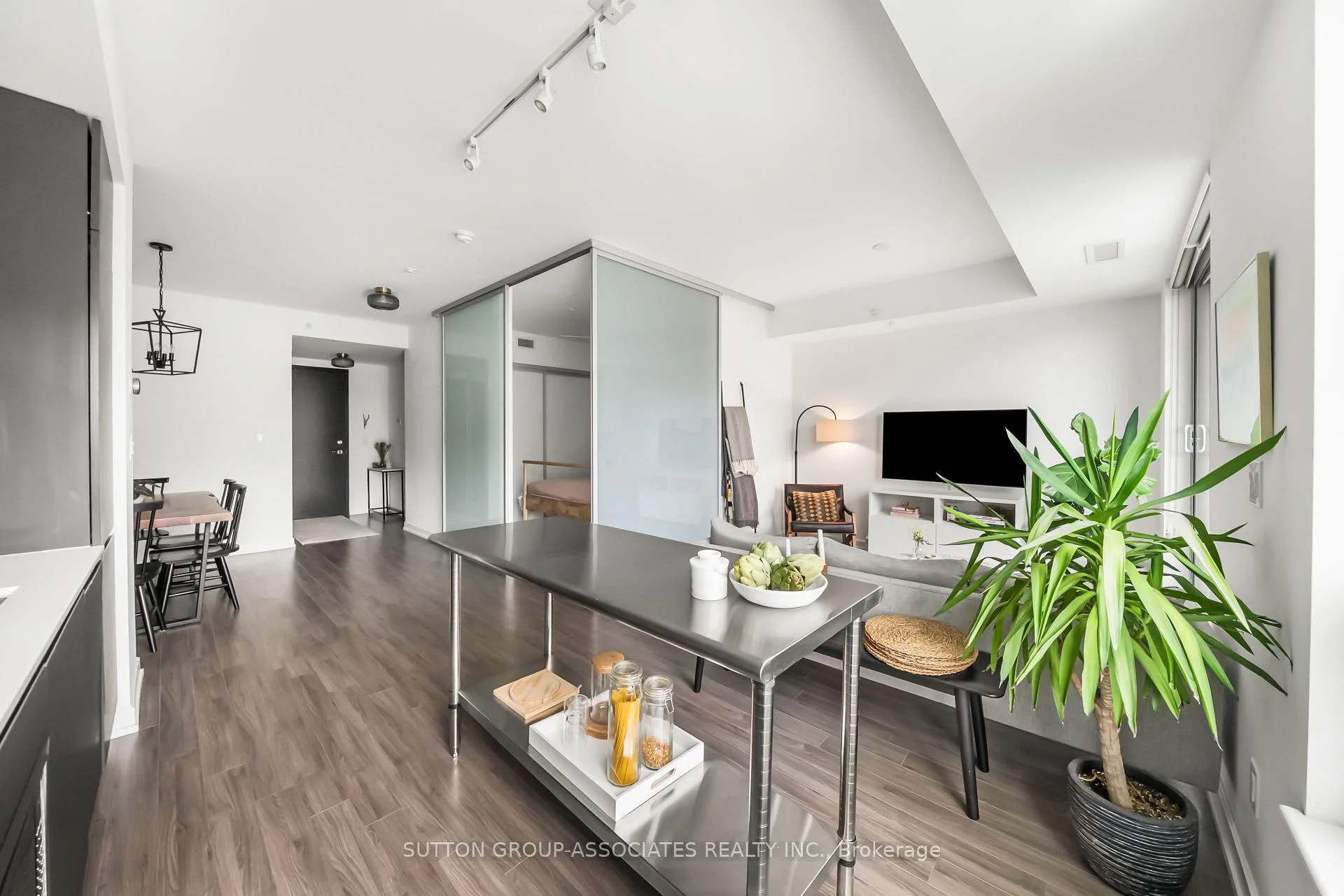 Photo 11 of Unit 502, 377 Madison Avenue, Toronto, Casa Loma — HOMEH
