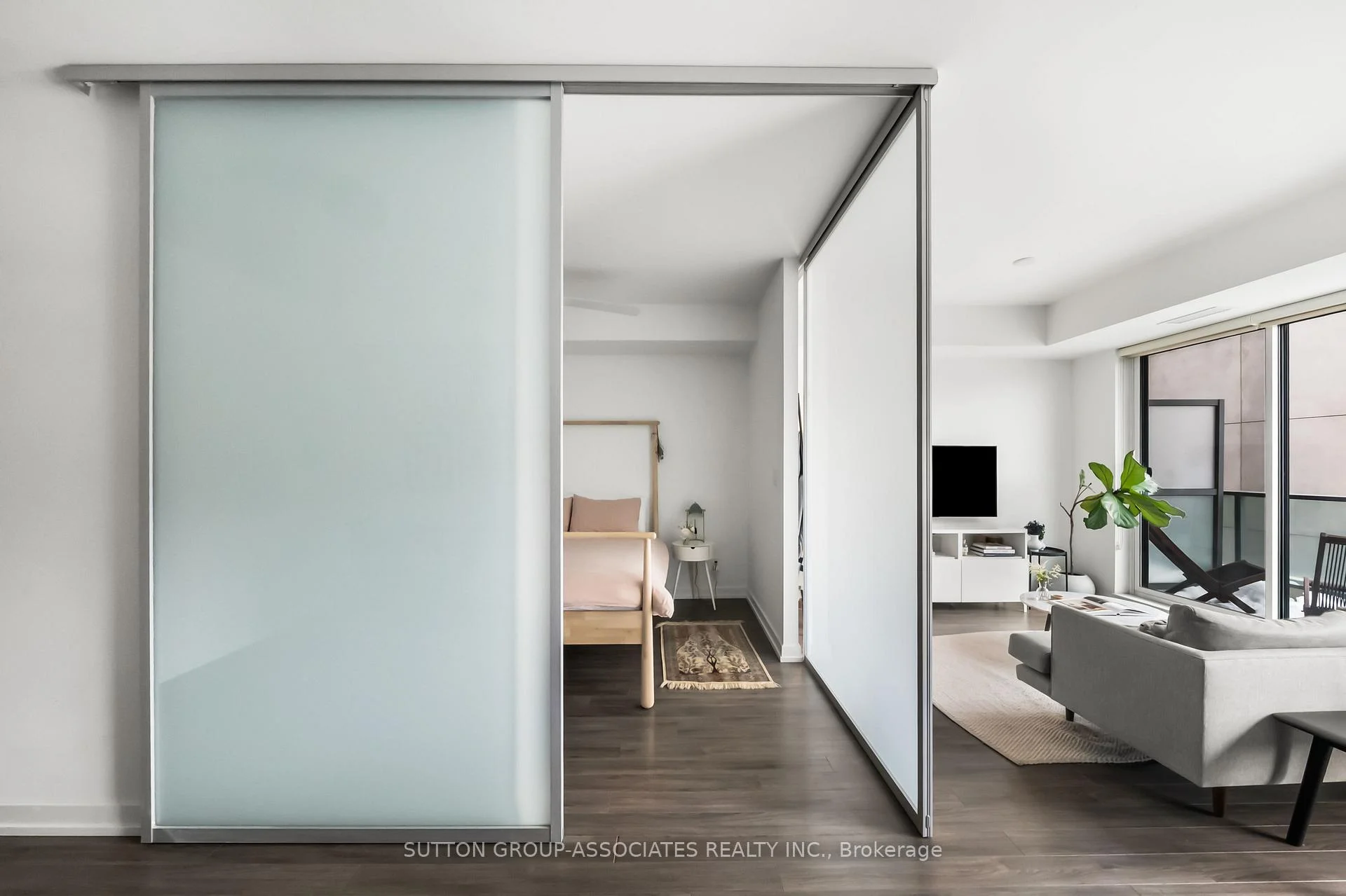 Photo 13 of Unit 502, 377 Madison Avenue, Toronto, Casa Loma — HOMEH