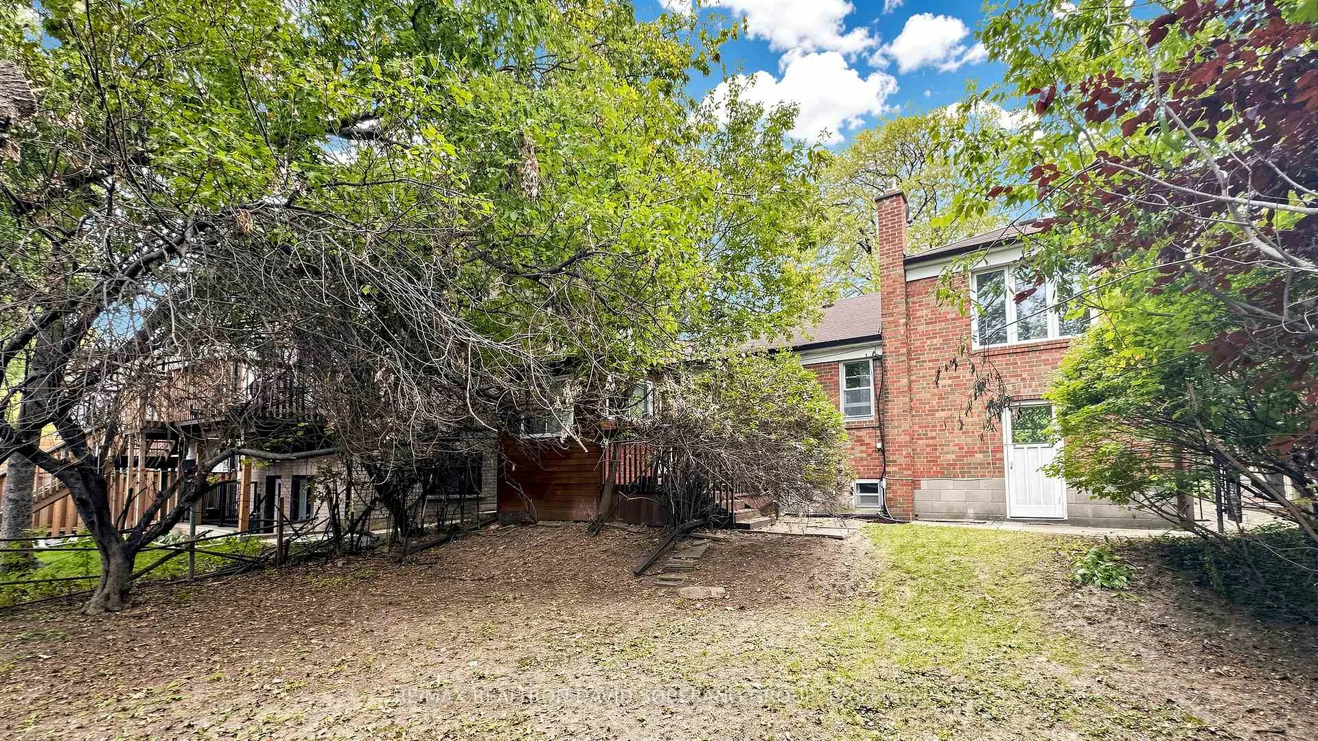 Photo 40 of 108 York Downs Drive, North York, Clanton Park — HOMEH