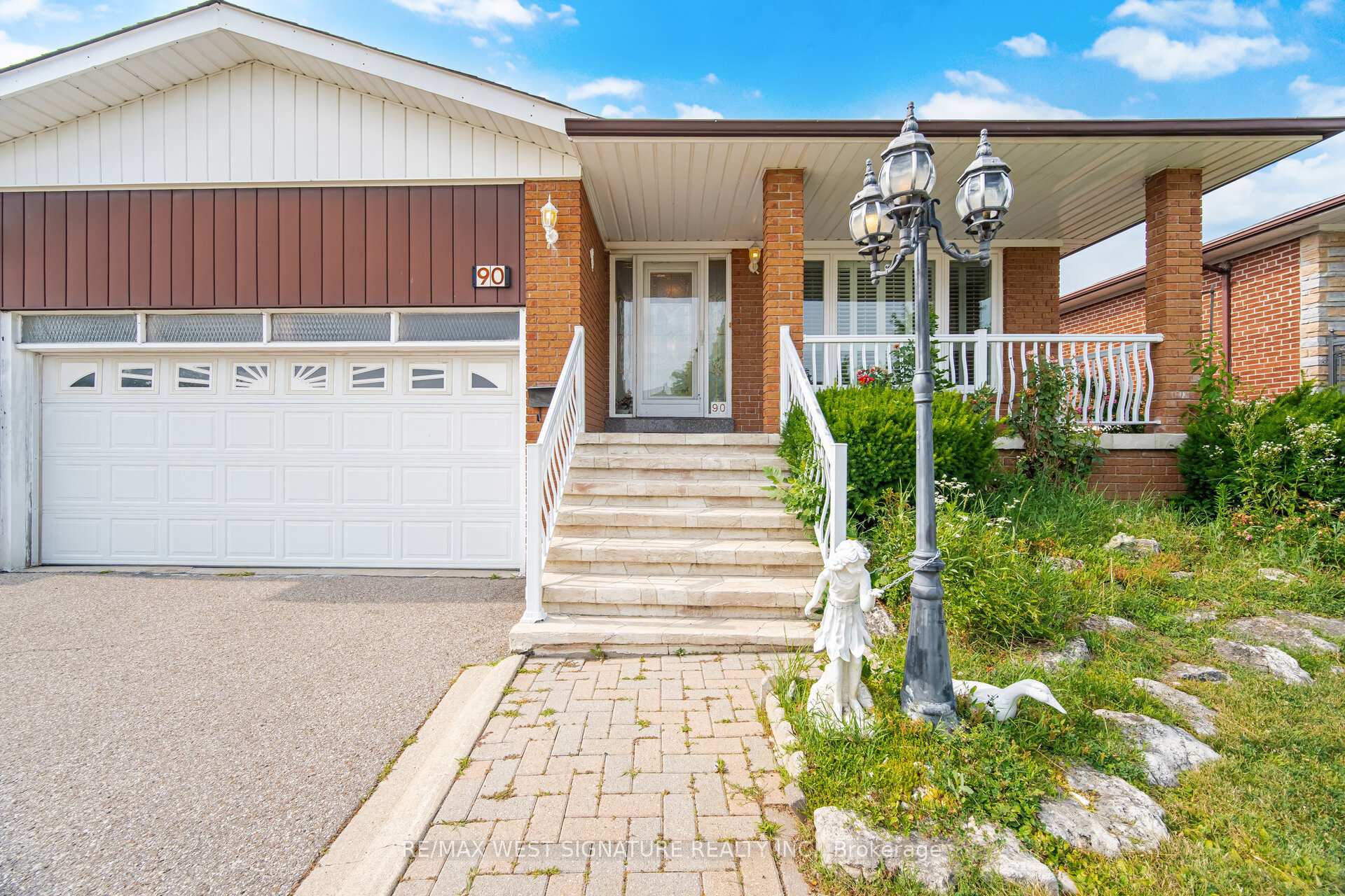 Photo 2 of 90 North Ridge Road, Vaughan, West Woodbridge — HOMEH