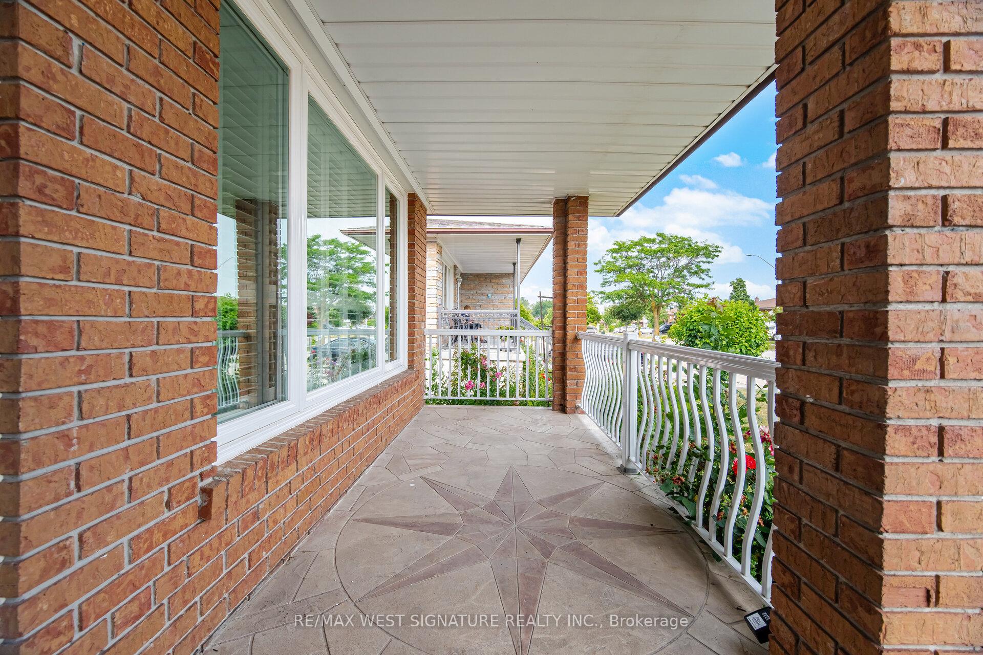 Photo 3 of 90 North Ridge Road, Vaughan, West Woodbridge — HOMEH