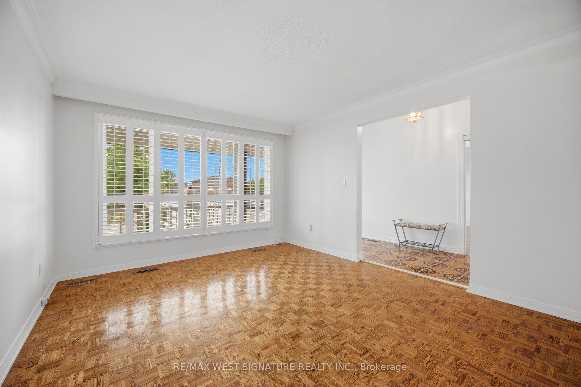Photo 6 of 90 North Ridge Road, Vaughan, West Woodbridge — HOMEH