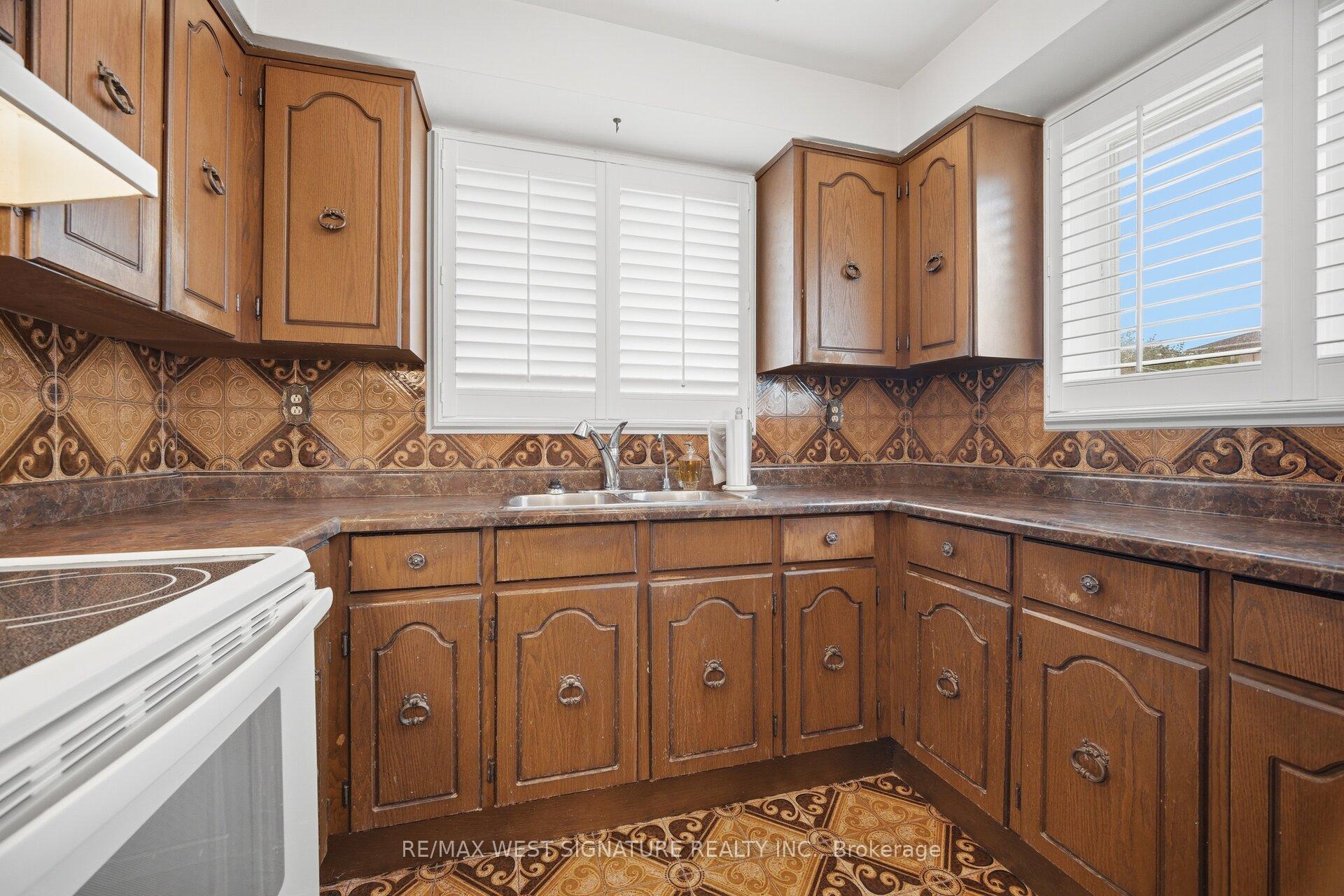 Photo 9 of 90 North Ridge Road, Vaughan, West Woodbridge — HOMEH