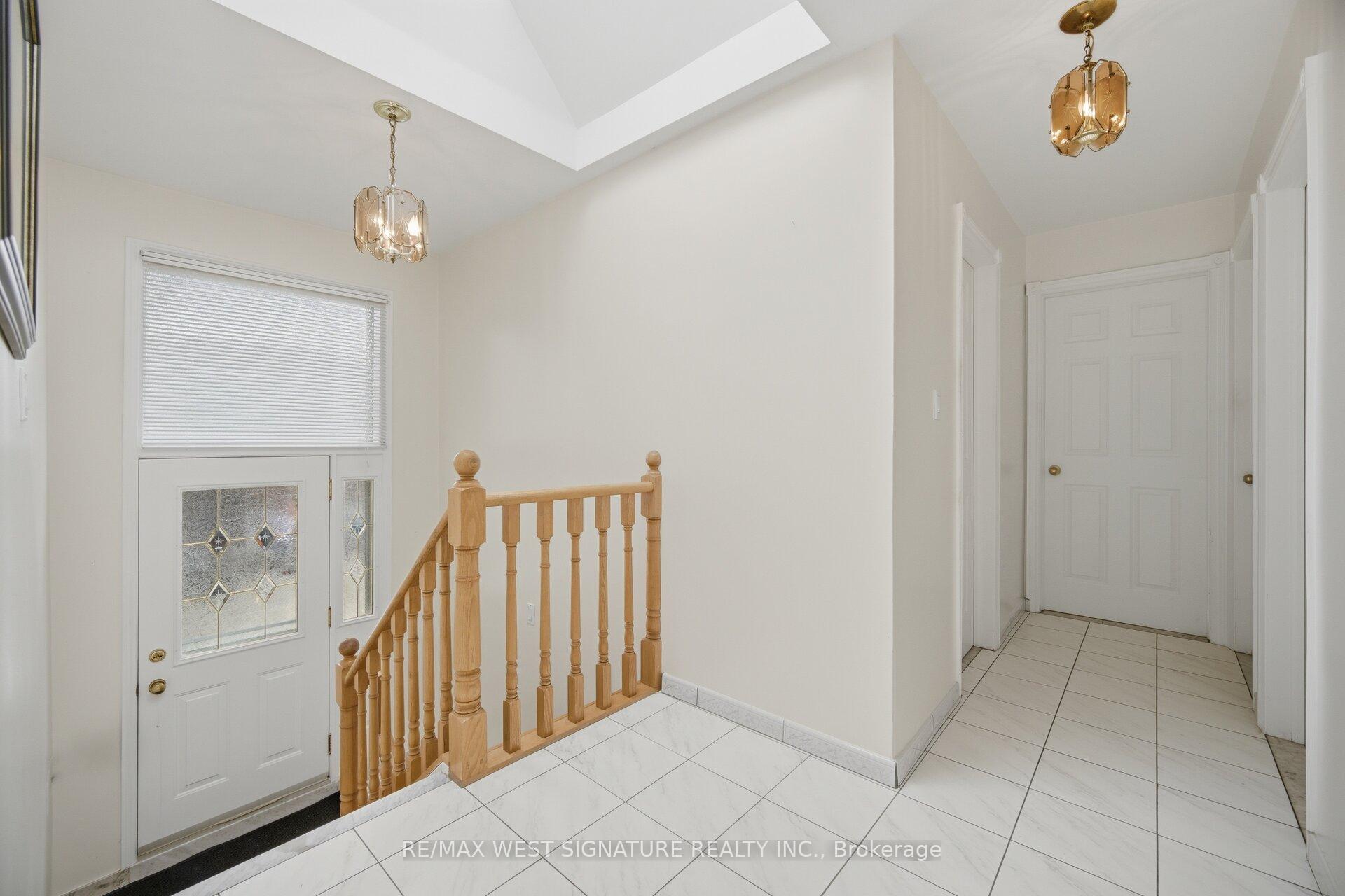 Photo 10 of 90 North Ridge Road, Vaughan, West Woodbridge — HOMEH