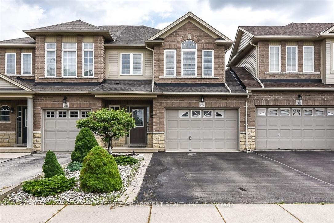 Photo 2 of 37 Cornerstone Drive, Hamilton, Stoney Creek — HOMEH