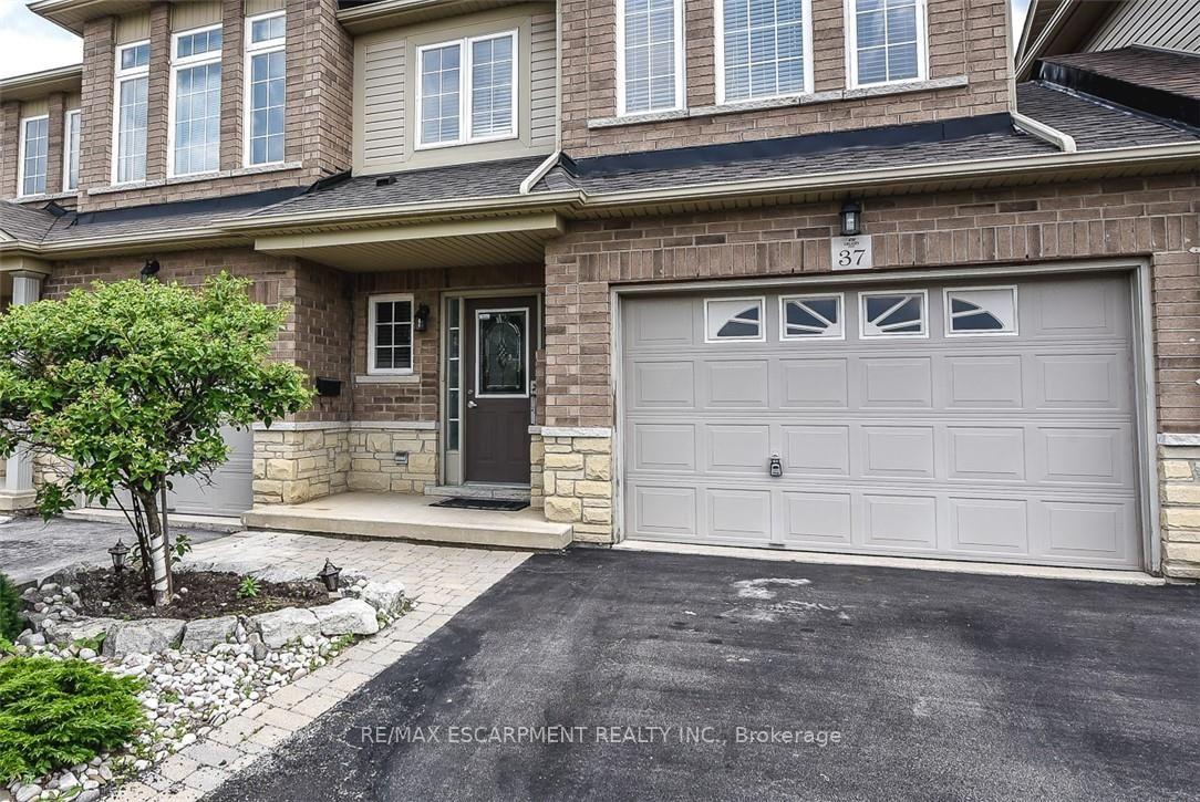 Photo 3 of 37 Cornerstone Drive, Hamilton, Stoney Creek — HOMEH