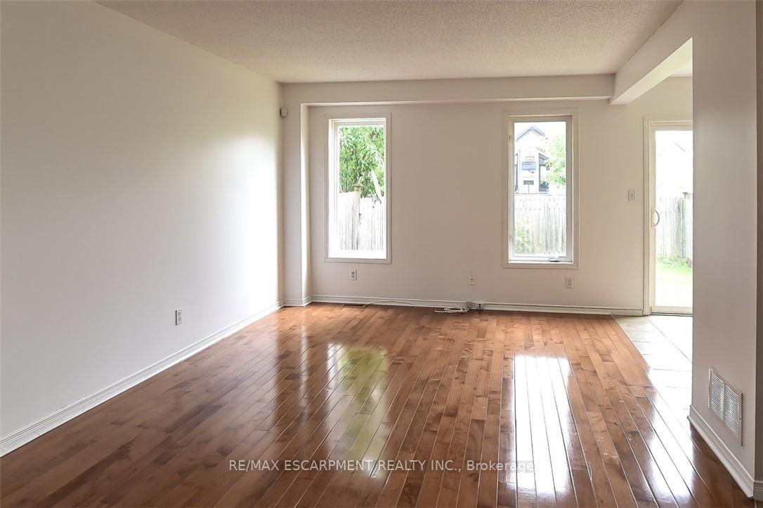 Photo 5 of 37 Cornerstone Drive, Hamilton, Stoney Creek — HOMEH