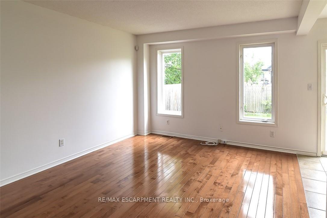 Photo 6 of 37 Cornerstone Drive, Hamilton, Stoney Creek — HOMEH