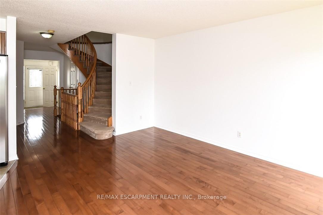 Photo 7 of 37 Cornerstone Drive, Hamilton, Stoney Creek — HOMEH
