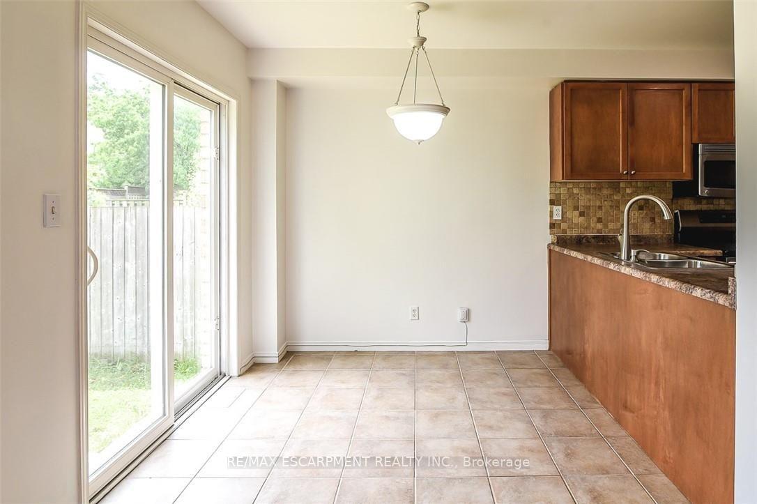 Photo 9 of 37 Cornerstone Drive, Hamilton, Stoney Creek — HOMEH