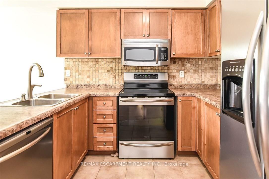 Photo 10 of 37 Cornerstone Drive, Hamilton, Stoney Creek — HOMEH
