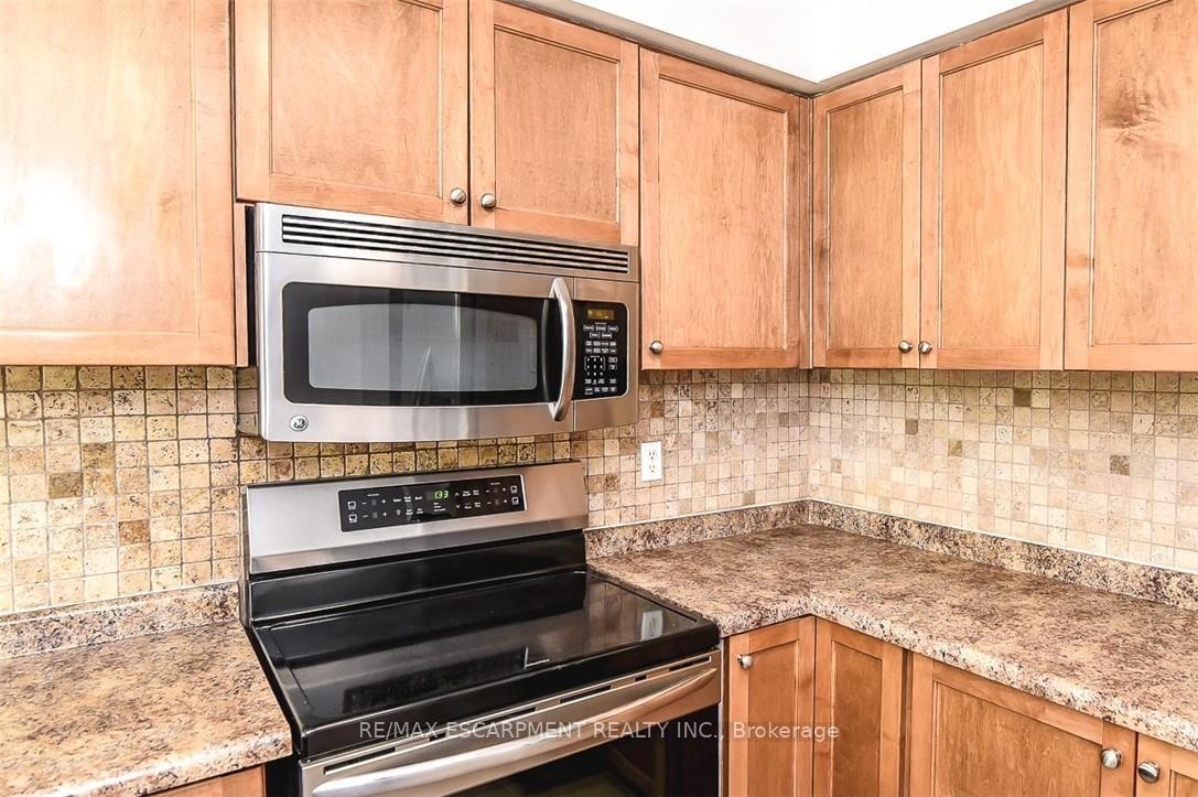 Photo 11 of 37 Cornerstone Drive, Hamilton, Stoney Creek — HOMEH