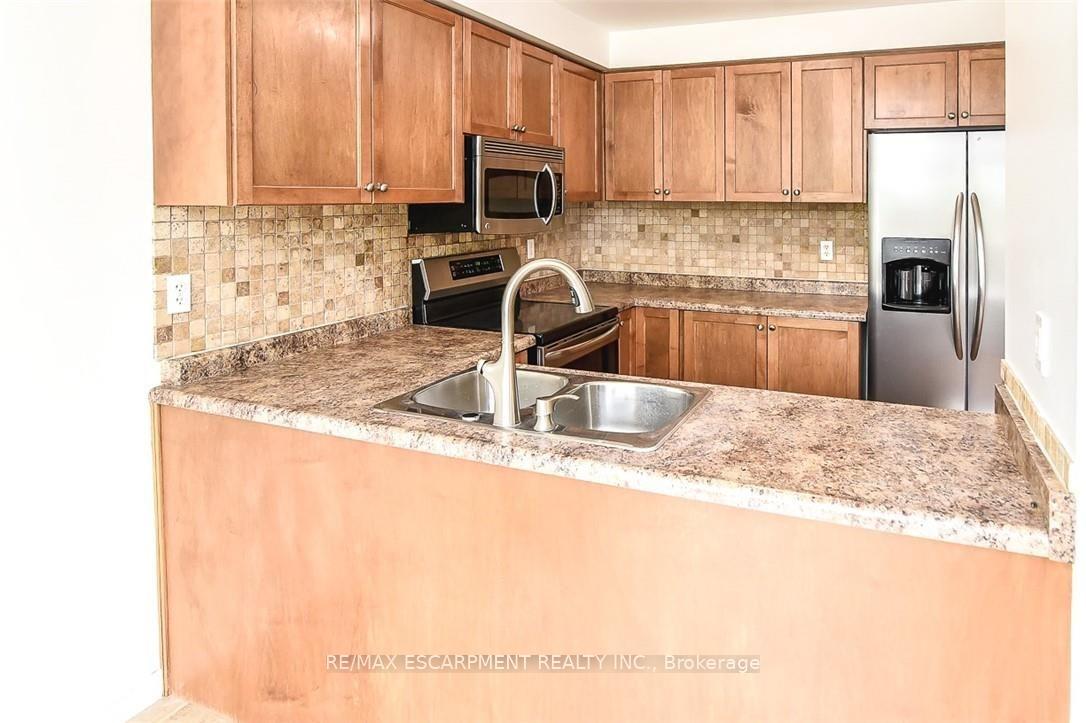 Photo 13 of 37 Cornerstone Drive, Hamilton, Stoney Creek — HOMEH