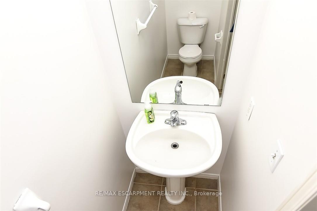Photo 15 of 37 Cornerstone Drive, Hamilton, Stoney Creek — HOMEH