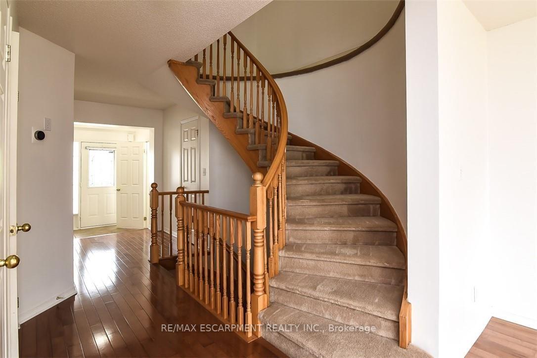 Photo 16 of 37 Cornerstone Drive, Hamilton, Stoney Creek — HOMEH