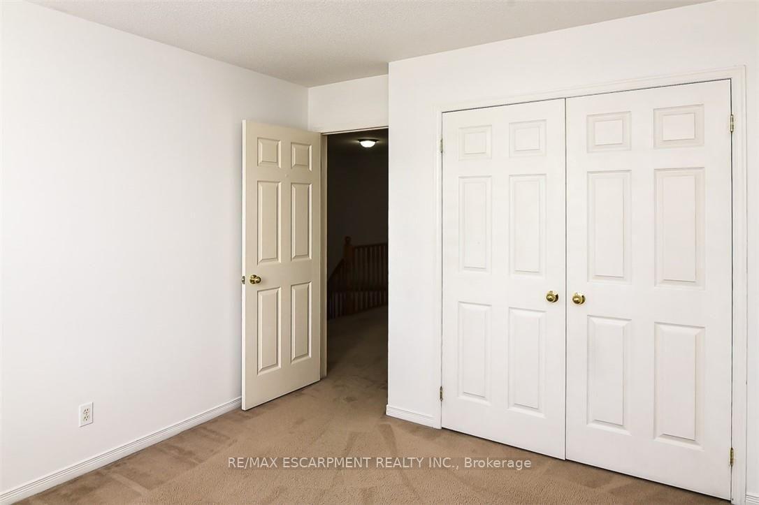 Photo 18 of 37 Cornerstone Drive, Hamilton, Stoney Creek — HOMEH