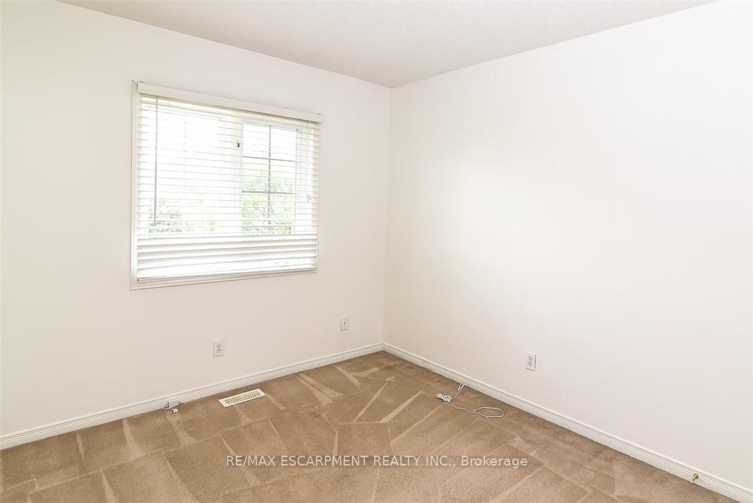 Photo 21 of 37 Cornerstone Drive, Hamilton, Stoney Creek — HOMEH