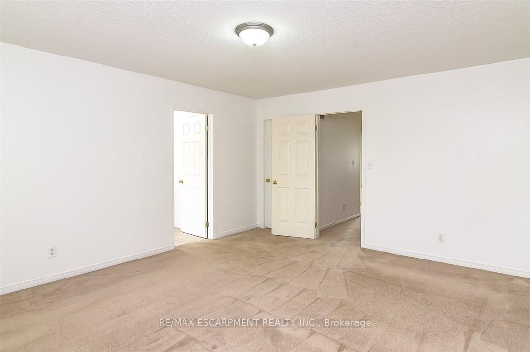 Photo 23 of 37 Cornerstone Drive, Hamilton, Stoney Creek — HOMEH